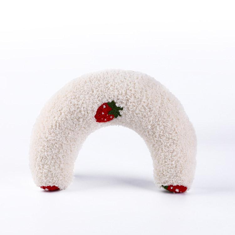 Coussin Chat En Croissant Fraise Blanc