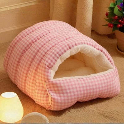 Lit pour chat Grotte Moelleuse rose poudré avec motif à carreaux blancs