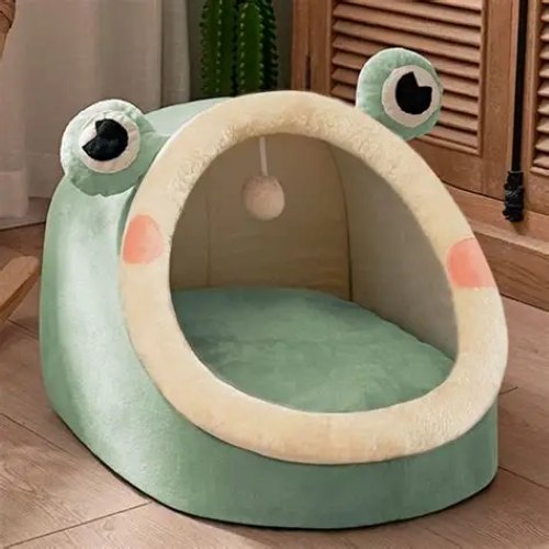 Niche pour chat Confort PLAYZONE™ modèle grenouille verte avec boule jouet suspendue et refuge confortable pour chat.